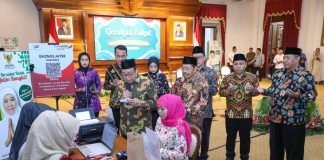 Galakkan Gerakan Zakat Bersama Baznas, Gubernur Khofifah Sampaikan 4 Wasiat Sunan Drajat untuk Motivasi Berzakat Galakkan Gerakan Zakat Bersama Baznas, Gubernur Khofifah Sampaikan 4 Wasiat Sunan Drajat untuk Motivasi Berzakat