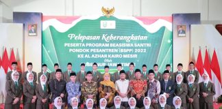 Lepas 30 Santri Penerima Beasiswa ke Al Azhar Kairo, Gubernur Khofifah Berpesan Perdalam Keilmuan Islam Wasathiyah, Moderasi dan Toleransi Lepas 30 Santri Penerima Beasiswa ke Al Azhar Kairo, Gubernur Khofifah Berpesan Perdalam Keilmuan Islam Wasathiyah, Moderasi dan Toleransi