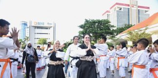 Pada Gelar Latihan Bersama Kempo Se-Jatim, Arumi Bachsin Sapa Dan Beri Semangat Ratusan Kenshi Pada Gelar Latihan Bersama Kempo Se-Jatim, Arumi Bachsin Sapa Dan Beri Semangat Ratusan Kenshi