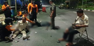 Antisipasi Balap Liar di Jalan Diponegoro, Tiga Petugas Satpol PP Surabaya Ditabrak Pemotor Antisipasi Balap Liar di Jalan Diponegoro, Tiga Petugas Satpol PP Surabaya Ditabrak Pemotor