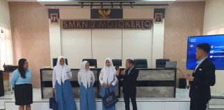 Sharing Session dari Aston Mojokerto di SMKN 2 Mojokerto Sharing Session dari Aston Mojokerto di SMKN 2 Mojokerto