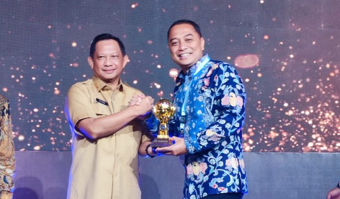 Terima Penghargaan UHC Award, Kata Wali Kota Eri Cahyadi Pemkot Surabaya Anggaran Rp480 Miliar untuk Masalah Kesehatan