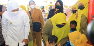 Waspada KLB PD3I, Gubernur Jawa Timur Khofifah Indar Parawansa Ajak Masyarakat Tingkatkan PHBS dan Lengkapi Status Imunisasi Anak Waspada KLB PD3I, Gubernur Jawa Timur Khofifah Indar Parawansa Ajak Masyarakat Tingkatkan PHBS dan Lengkapi Status Imunisasi Anak