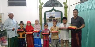 Kejutan Dari HokBen untuk Anak-anak yang Sedang Darusan di Mushola