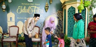 Kembali Gelar Open House Pada Hari Kedua Idul Fitri 1444 H Di Grahadi, Gubernur Khofifah : Ini Bentuk Kedekatan dan Kehangatan Warga Jatim Kembali Gelar Open House Pada Hari Kedua Idul Fitri 1444 H Di Grahadi, Gubernur Khofifah : Ini Bentuk Kedekatan dan Kehangatan Warga Jatim