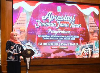 Gubernur Khofifah Beri Apresiasi dan Tunjangan Kehormatan pada 1.000 Seniman dan 240 Juru Pelihara Cagar Budaya Jatim Gubernur Khofifah Beri Apresiasi dan Tunjangan Kehormatan pada 1.000 Seniman dan 240 Juru Pelihara Cagar Budaya Jatim