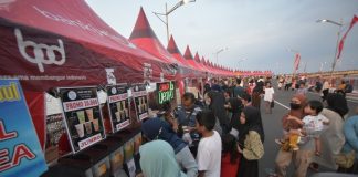 Lewat Festival Ramadan, Pemkot Surabaya Bersama Bank Jatim Bangkitkan Ekonomi UMKM di Jembatan Suroboyo Lewat Festival Ramadan, Pemkot Surabaya Bersama Bank Jatim Bangkitkan Ekonomi UMKM di Jembatan Suroboyo