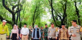 Pastikan Masyarakat Berlibur Dengan Aman dan Nyaman, Gubernur Bersama Forkopimda Jatim Tinjau Tempat Wisata di Surabaya dan Batu Pastikan Masyarakat Berlibur Dengan Aman dan Nyaman, Gubernur Bersama Forkopimda Jatim Tinjau Tempat Wisata di Surabaya dan Batu