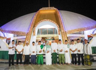 Tarawih di Masjid Jami’ Jember, Gubernur Khofifah tekankan Bulan Ramadhan Jadi Perekat Silaturahim dan Penguat Kesalehan Sosial Tarawih di Masjid Jami' Jember, Gubernur Khofifah tekankan Bulan Ramadhan Jadi Perekat Silaturahim dan Penguat Kesalehan Sosial