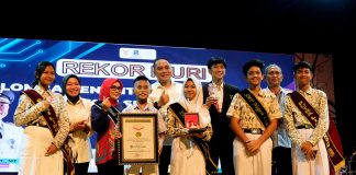Pemkot Surabaya Pecahkan Rekor MURI Lomba Penelitian Terbanyak Siswa SD-SMP Pemkot Surabaya Pecahkan Rekor MURI Lomba Penelitian Terbanyak Siswa SD-SMP