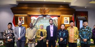 Silaturahmi bersama Forum Rektor AICIS 2023, Gubernur Khofifah Tekankan Pentingnya Harmoni, Moderasi dan Toleransi di Tengah Multi Kultur di Indonesia Silaturahmi bersama Forum Rektor AICIS 2023, Gubernur Khofifah Tekankan Pentingnya Harmoni, Moderasi dan Toleransi di Tengah Multi Kultur di Indonesia