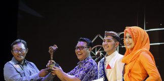Wali Kota Eri Cahyadi Raih Penghargaan Tokoh Peduli Pers APFI 2023, Di Ajang Anugerah Pewarta Foto Indonesia Wali Kota Eri Cahyadi Raih Penghargaan Tokoh Peduli Pers APFI 2023, Di Ajang Anugerah Pewarta Foto Indonesia