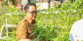 Sekdaprov Jatim Adhy Karyono Penuhi Panggilan KPK Terkait Klarifikasi Harta Kekayaan Usai Absen Karena Kesibukan Tugas Sekdaprov Jatim Adhy Karyono Penuhi Panggilan KPK Terkait Klarifikasi Harta Kekayaan Usai Absen Karena Kesibukan Tugas