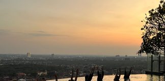 Hotel Ciputra World Surabaya Sambut Hari Yoga Internasional Dengan Sunset Aqua Yoga Hotel Ciputra World Surabaya Sambut Hari Yoga Internasional Dengan Sunset Aqua Yoga