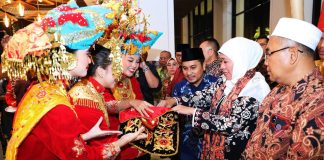 Gathering Bersama Warga Jatim di Sumbar, Gubernur Khofifah Anggap Menjadi Momen Silaturahmi Sekaligus Penguatan Program Antar Kedua Daerah Gathering Bersama Warga Jatim di Sumbar, Gubernur Khofifah Anggap Menjadi Momen Silaturahmi Sekaligus Penguatan Program Antar Kedua Daerah