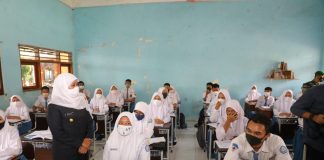 PPDB SMA dan SMK Negeri di Jatim Resmi Dimulai, Gubernur Khofifah Minta Calon Peserta Didik Baru Cermati Persyaratan dan Tahapannya PPDB SMA dan SMK Negeri di Jatim Resmi Dimulai, Gubernur Khofifah Minta Calon Peserta Didik Baru Cermati Persyaratan dan Tahapannya