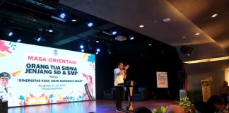 Di Momen Masa Orientasi Orang Tua Siswa, Wali Kota Eri Cahyadi Tegaskan Sekolah Negeri Atau Swasta Sama Saja Di Momen Masa Orientasi Orang Tua Siswa, Wali Kota Eri Cahyadi Tegaskan Sekolah Negerai Atau Swasta Sama Saja