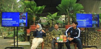 Danone-AQUA Adakan Kampanye #PikirinDulu Untuk Anak Muda Agar Lebih Peduli Terhadap Keberlanjutan Sosial dan Lingkungan actory Visit AQUA Ciherang - Penjelasan Ibu Ratih Anggraeni, Head of Climate and Stewardship Danone Indonesia