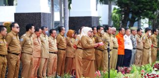 Hari Pertama Usai Libur Idul Adha, Gubernur Khofifah Minta ASN Langsung Tancap Gas dan Beri Layanan Terbaik Bagi Masyarakat Hari Pertama Usai Libur Idul Adha, Gubernur Khofifah Minta ASN Langsung Tancap Gas dan Beri Layanan Terbaik Bagi Masyarakat