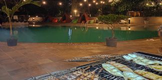 Menikmati Barbeque di Tepi Kolam Verwood Hotel & Serviced Residence Surabaya Menikmati Barbeque di Tepi Kolam Verwood Hotel & Serviced Residence Surabaya