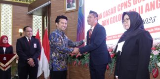 Wagub Emil Pesan ASN Harus Berani Menjadi Agen Perubahan Wagub Emil Pesan ASN Harus Berani Menjadi Agen Perubahan