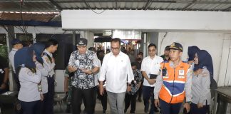 Wali Kota Eri Cahyadi dan Menteri Perhubungan Bahas Realisasi Jalur Ganda KA Ketika Berkunjung di Terminal Purabaya Wali Kota Eri Cahyadi dan Menteri Perhubungan Bahas Realisasi Jalur Ganda KA Ketika Berkunjung di Terminal Purabaya