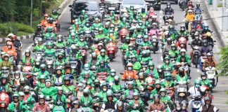 Wujudkan Ekosistem Transportasi Digital, Gubernur Khofifah Terbitkan Kepgub Tarif Ojek Online dan Taksi Online Jatim Per 10 Juli 2023 Wujudkan Ekosistem Transportasi Digital, Gubernur Khofifah Terbitkan Kepgub Tarif Ojek Online dan Taksi Online Jatim Per 10 Juli 2023