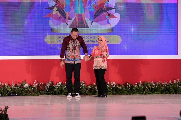 Gelar Lomba Fashion Show Antar Perangkat Daerah di SGE, Ketua Dekranasda : Kita Tunjukkan Produk UMKM Surabaya Tidak Abal-abal!