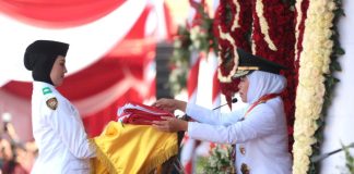 HUT Ke-78 Kemerdekaan RI, Gubernur Khofifah Ajak Bangun Optimisme Jatim Terus Maju dan Melaju Menuju Indonesia Emas 2045 HUT Ke-78 Kemerdekaan RI, Gubernur Khofifah Ajak Bangun Optimisme Jatim Terus Maju dan Melaju Menuju Indonesia Emas 2045