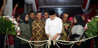 Resmikan 1.159 Balai RW di Surabaya, Wali Kota Eri Harap Semangat dan Fungsinya Harus Tinggi Resmikan 1.159 Balai RW di Surabaya, Wali Kota Eri Harap Semangat dan Fungsinya Harus Tinggi