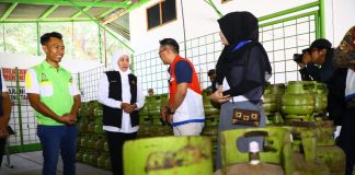 Tinjau Pangkalan dan Agen LPG di Kabupaten Probolinggo, Gubernur Khofifah Jamin Stok Aman dan Harga Stabil Tinjau Pangkalan dan Agen LPG di Kabupaten Probolinggo, Gubernur Khofifah Jamin Stok Aman dan Harga Stabil