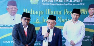 Dampingi Wapres Resmikan Sekolah Tinggi Ekonomi dan Bisnis Ponpes Al-Anwar Bangkalan, Wagub Emil Harap Jadi Penguat Terwujudnya Ekonomi Syariah di Jatim Dampingi Wapres Resmikan Sekolah Tinggi Ekonomi dan Bisnis Ponpes Al-Anwar Bangkalan, Wagub Emil Harap Jadi Penguat Terwujudnya Ekonomi Syariah di Jatim