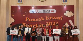 OJK Jatim Gelar Puncak Kreasi Bangkit 2023 di Hari Indonesia Menabung OJK Jatim Gelar Puncak Kreasi Bangkit 2023 di Hari Indonesia Menabung