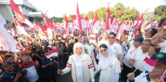 Aktif Sukseskan dan Berkontribusi 52 Persen Gernas Pembagian 10 Juta Bendera, Pemprov Jatim Raih Penghargaan dari Mendagri Aktif Sukseskan dan Berkontribusi 52 Persen Gernas Pembagian 10 Juta Bendera, Pemprov Jatim Raih Penghargaan dari Mendagri