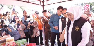 Gelar Pasar Murah dan Bagikan Bansos dan Zakat Produktif di Situbondo, Juga Salurkan Bantuan Instalasi Listrik Rumah Gelar Pasar Murah dan Bagikan Bansos dan Zakat Produktif di Situbondo, Juga Salurkan Bantuan Instalasi Listrik Rumah