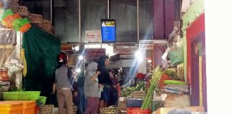 Lima Pasar di Surabaya, Dipasangi Layar Monitor Harga Bahan Pokok Lima Pasar di Surabaya, Dipasangi Layar Monitor Harga Bahan Pokok
