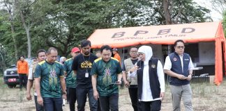 Pimpin Operasi Water Bombing untuk Hentikan Karhutla Gunung Arjuno, Gubernur Khofifah Ajak Jaga Alam dan Hentikan Perburuan Liar Satwa Pimpin Operasi Water Bombing untuk Hentikan Karhutla Gunung Arjuno, Gubernur Khofifah Ajak Jaga Alam dan Hentikan Perburuan Liar Satwa