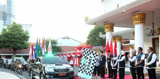 Rangkaian Peringatan Hari Jadi Ke-78 Provinsi Jatam, Gubernur Khofifah Berangkatkan Kirab Pataka Jer Basuki Mawa Beya Rangkaian Peringatan Hari Jadi Ke-78 Provinsi Jatam, Gubernur Khofifah Berangkatkan Kirab Pataka Jer Basuki Mawa Beya