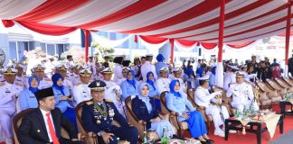 Hadiri Upacara Parade dan Defile HUT TNI AL Ke-78, Wagub Emil : Jayalah di Laut, Terus Melaju Untuk Indonesia Maju Hadiri Upacara Parade dan Defile HUT TNI AL Ke-78, Wagub Emil : Jayalah di Laut, Terus Melaju Untuk Indonesia Maju