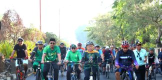 Sambut Porprov VIII Tahun 2023, Gubernur Khofifah Ikuti Gowes Gemilang Bareng Masyarakat Sidoarjo Sambut Porprov VIII Tahun 2023, Gubernur Khofifah Ikuti Gowes Gemilang Bareng Masyarakat Sidoarjo