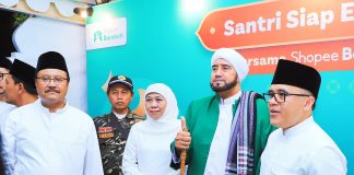 Lautan Jamaah Bersatu dalam Parade Sholawat Hari Santri 2023, Gubernur Khofifah Pesan Untuk Teguhkan Semangat Majukan Bangsa dan Jaga Keutuhan NKRI Lautan Jamaah Bersatu dalam Parade Sholawat Hari Santri 2023, Gubernur Khofifah: Teguhkan Semangat Majukan Bangsa dan Jaga Keutuhan NKRI