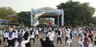 Acara Puncak HUT ke 42 MAPPI, Senam Bersama Warga Surabaya Acara Puncak HUT ke 42 MAPPI, Senam Bersama Warga Surabaya
