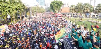 15.620 Peserta Meriahkan Fun Bike Jatim 2023, Wagub Emil Ajak Masyarakat Gaungkan Semangat Kebersamaan Ke Seluruh Penjuru Jawa Timur 15.620 Peserta Meriahkan Fun Bike Jatim 2023, Wagub Emil Ajak Masyarakat Gaungkan Semangat Kebersamaan Ke Seluruh Penjuru Jawa Timur
