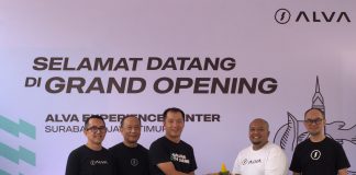 ALVA Hadirkan ALVA Experience Center di Surabaya, Gerai Pertama di Surabaya Kiri-Kanan : Putu Yudha, Chief Marketing Officer PT.Ilectra Motor Group; Eko Bramantyo, Chief Commercial Officer PT.Ilectra Motor Group; Rainier Haryanto, Managing Director PT.Ilectra Motor Group; Hery Ratna Dianto, Area Manager AEC Surabaya; Rahmat Septriwan, Chief Operational Officer PT.Ilectra Motor Group
