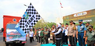 Gubernur Khofifah bersama Forkopinda Jatim Berangkatkan 81 Truk Bantuan Kemanusiaan Untuk Palestina Gubernur Khofifah bersama Forkopinda Jatim Berangkatkan 81 Truk Bantuan Kemanusiaan Untuk Palestina