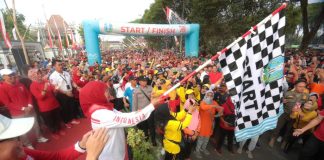 Ribuan Masyarakat Meriahkan Jalan Sehat Hari Jadi ke-78 Provinsi Jatim di Bakorwil Bojonegoro, Dimeriahkan Bazar UMKM, Pasar Murah serta Pelayanan Masyarakat. Ribuan Masyarakat Meriahkan Jalan Sehat Hari Jadi ke-78 Provinsi Jatim di Bakorwil Bojonegoro, Dimeriahkan Bazar UMKM, Pasar Murah serta Pelayanan Masyarakat.