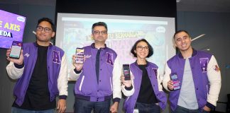 AXIS Hadirkan Paket ”Teng-Go” Pertama di Indonesia, Beli Waktu buat Internetan (Ki-Ka) Head Consumer Proposition XL Axiata, Aga Rasyidi Sukandar, Group Head Youth Segment XL Axiata, Azher Javid, Head Youth Marketing Communication XL Axiata, Nahdiah Estu Pawestri dan Group Head Corporate Communication XL Axiata, Reza Mirza dalam acara peluncuran paket inovatif AXIS Teng-Go di Jakarta, Rabu (1/11)