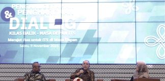 ITS Apresiasi Kontribusi Tokoh Nasional Lewat Penghargaan Angka Nitisastro Dialog Kilas Balik - Masa Depan ITS bersama Bantasyam (kiri) dan Dr H Ir Abdul Kadir Baraja (kanan) sebagai narasumber dengan dimoderatori oleh Dr Dra Hj Agnes Tuti Rumiati MSc
