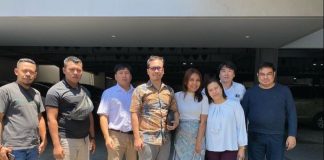 Pocket Nihongo Gandeng Mitra, Tawarkan Dana Talangan Untuk Calon Siswa Yang Ingin Bekerja di Jepang William Tanzania (baju batik) bersama mitra Pocket Nihongo