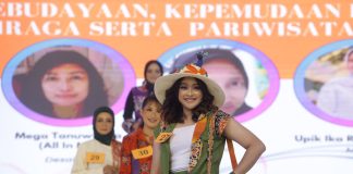 Gelar Fashion Show di HUT ke 24, DWP Kota Surabaya Libatkan 28 UMKM Jahit Padat Karya Gelar Fashion Show di HUT ke 24, DWP Kota Surabaya Libatkan 28 UMKM Jahit Padat Karya